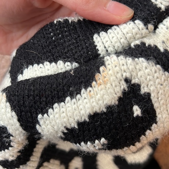 One of a kind recycled sweater shorts - Picture 5 of 5